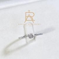 ราคา แหวนเงินแท้เม็ดชูฝังเพชร Moissanite 0.3 กะรัต ทรงกลม ก้านโค้งฝังบ่าข้าง ชุบทองคำขาว (48811135792)