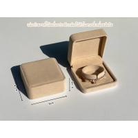 ราคา กล่องกำมะหยี่ใส่เครื่องประดับกล่องใส่กำไลข้อมือทรงสี่เหลี่ยมสีครีม (23614541606)