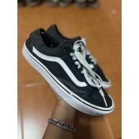 ราคา Vans สีดำหนอนขาว ไซร้ 39/25 มือสองของแท้ (42673916029)