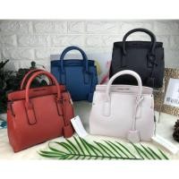 ราคา SaleSaleCHARLES & KEITH CLASSIC TOP HANDLE BAG แท้%<outlet>[M] (1403163687)