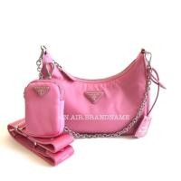ราคา New prada re-edition สีชมพู น่ารัก หายากมาก (4317206843)