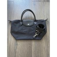 ราคา ส่งต่อ longchamp size S พร้อมสายสะพาย สภาพดีค่ะ สีดำ ซื้อจากอังกฤษ (12658507170)