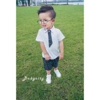 ราคา ชุดเด็กน่ารัก เสื้อโปโลสีขาว แต่งลายเน็คไทด์ พร้อมกางเกงลายตารางสีเทา (1464595685)