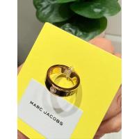 ราคา Marc Jacobs Ring แหวนแฟชั่นสีทอง ฝังคริสตัล ดีไซน์เรียบหรู (52455712941)