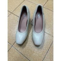 ราคา Used O&B รองเท้ามือสอง ของแท้ ไม่มีกล่องนะคะ สภาพ 90% สีครีม (40955641127)