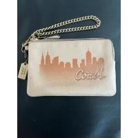 ราคา กระเป๋าคล้องมือ coach limited มือสอง (41477043780)