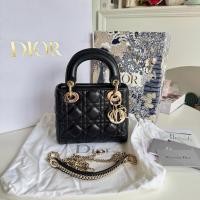 ราคา รบกวนสอบถามก่อนสั่งซื้อ‼️Very good condition‼️ Lady Dior mini ปี2019 สีดำ สภาพสวยค่ะ ใช้งานทั่วไป ขอบมุมสวย (25494834021)