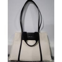 ราคา กระเป๋าผู้หญิงใบใหญ่ Charles & Keith (20571726987)