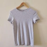ราคา เสื้อยืดผ้าร่องสีเทาUniqlo (10914429088)
