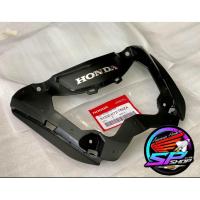 ราคา (ส่งฟรี) แผ่นรองหลังฝาครอบหน้ามีโลโก้Honda wave125iปี19-22แท้เบิกศูนย์ 64330-K73-T60ZA (52902294707)