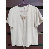 ราคา มือ2 เสื้อแขนสั้นสีครีมผ้าซาตินนิ่มสภาพดีขนาดอกได้40ความยาว24 (16298817165)