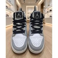 ราคา รองเท้าผ้าใบมือสอง size 38.5 (45610164258)