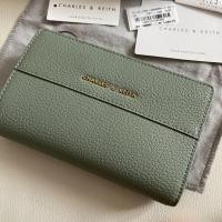 ราคา ส่งต่อกระเป๋าสตางค์ Charles & Keith สีเขียว (Top Zip Short Wallet - Sage Green) (18612994208)