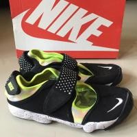ราคา รองเท้า nike air rift สีสวย (3406672184)