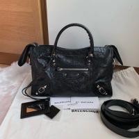 ราคา Like new Balenciaga small classic city 2018 สีดำ หมุดเงิน สภาพดีมากค่า ภายในสะอาด กลิ่นหนังยังหอม (2284550537)