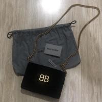 ราคา Used : Balenciaga Chain Wallet Black Velvet ของแท้ % (14308657116)