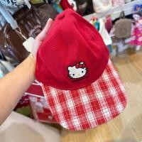 ราคา หมวกแก๊ปสีแดงลายสก๊อตปักลาย Hello Kitty จากแบรนด์ Sanrio ลิขสิทธิ์แท้ (52609149084)