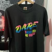 ราคา เสื้อยืดวินเทจ ดิออร์ ความต้านทานยาเสพติดและความรุนแรง (40274752915)