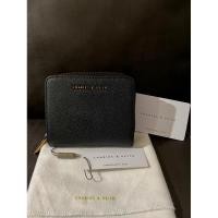 ราคา กระเป๋าสตางค์ charles & keith ของเเท้100% มือ2 หนังคาเวียร์สีดำเเดง ใหม่98% (24102322936)