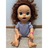 ราคา ตุ๊กตาเบบี้อะไลฟ์ Baby alive มือสองของแท้ งานเครื่องเสียงติด ผมลอนสวย กินได้อึได้พูดได้ปากขยับ ตำหนิหน้ามีรอยนิดหน่อย (23055755823)
