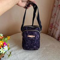 ราคา Everlast แท้ สะพายข้าง Phonebag งานผ้าไนลอนทอ สภาพดีสวย ซับในสะอาด แทบไม่มีร่องรอยใช้งาน 2 ช่องซิป 5 x 1.1 x 7.5 นิ้ว (48261064670)