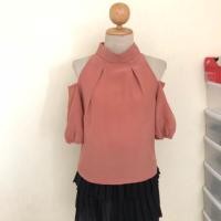 ราคา เสื้อเปิดไหล่คอเต่าสีชมพู (51400018)