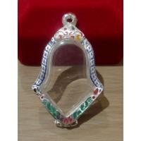 ราคา ท้าวเวสสุวรรณ กรอบพระเงินลงยา สำหรับใส่ขนาด 3 x 4 เซนติเมตร (6753681338)
