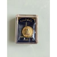ราคา NO.1409 เหรียญพระเจ้าทันใจ หลังพระธาตุช่อแฮ วัดพระมหาธาตุช่อแฮ (พระอารามหลวง) อำเภอเมือง จังหวัดแพร่ เนื้อสามกษัตริย์ (40417805812)