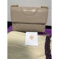 ราคา Tory Burch Fleming convertible สีครีมใช้น้อย (9795443205)