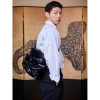 ราคา Prada Mens Bag Oil Wax Cowhide Front-format Tooling Pocket Design Flap Buckle พร้อมสายสะพายไหล่ยาวปรับได้ความจุขนาดใหญ่ช่องขนาดใหญ่ (52964150146)