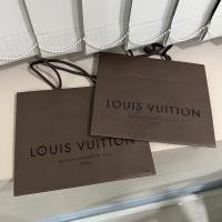 ราคา Sale ‼️ ถุงLouis Vuitton ของใหม่แท้จากช้อปค่า ราคานี้ได้2ใบค่า (21860197301)