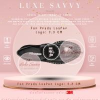 ราคา สติ๊กเกอร์กันรอย อย่างดีที่สุด ยืดหยุ่นสูง คุณภาพเยี่ยมจาก 3M สำหรับ Prada Loafer Shoes (logo only) - Logo: 3.9 CM (29551443671)