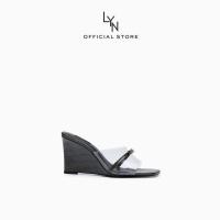 ราคา LYN - Trixie Wedge Sandals รองเท้าส้นเตารีดเปิดหน้า (L26CSWA029) (58007356667)