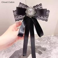 ราคา ตะกร้าใส่ของเข็มกลัดติดโบว์คริสตัลพลอยเทียมสำหรับผู้หญิงเข็มกลัดติดปกเสื้อ (43978981698)