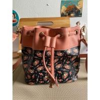 ราคา กระเป๋าสะพายข้าง paul frank ของแท้100% กระเป๋าทรงขนมจีบ น่ารัก มือสอง ใช้น้อยครั้ง สภาพดี (43807949086)