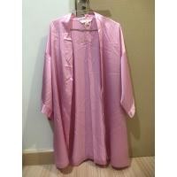ราคา เสื้อคลุมแพรสีชมพู Victoria’s Secret ของแท้ ไซส์ M/L ชุดนอน กิโมโน แขนยาว ผ้านุ่มลื่นแวววาว เสื้อคลุมชุดว่ายน้ำ ชมพูม่วง (22470519853)