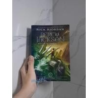 ราคา Preloved Novel Percy Jackson & The Olympians 01: The Lightning Thief - Rick Riordan | หนังสือต้นฉบับ (42455476109)
