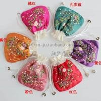 ราคา สไตล์จีนลักษณะเครื่องประดับกระเป๋าริบบิ้นปักทองแดงเหรียญ เชือกรูด กระเป๋าถุงของขวัญขนมแต่งงานถุงของขวัญสําหรับผู้ต่างชาติ (53710563948)