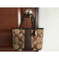 ราคา Coach มือสอง กระเป๋าผ้า ลายตัวC (2782717322)