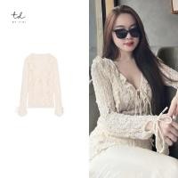 ราคา เสื้อลูกไม้แขนยาวผู้หญิงทรงคอวีออกแบบด้วยปลายแขนบานและผูกโบว์เซ็กซี่หุ่นเรียบ บาท329 (29931215755)