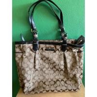 ราคา กระเป๋า Coach แท้ ลาย C มือสอง (24201293277)