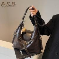 ราคา Danny Bear Tote Bag หญิง 2026 หรูหรา Niche High-End Feeling Non-Collision สไตล์กระเป๋าเป้สะพายหลัง Crossbody Dual-ใช้กระเป๋า (44863233154)