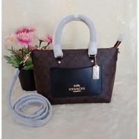 ราคา Coach F38089Emma ใบนี้สวยค่ะ เป็นหนังแคนวาส+หน้งแท้มีสายสะพายยาว ถอดได้ ปรับได้ (4138532668)