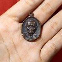 ราคา เหรียญหลวงพ่อคูณ ปริสุทโธ เทคนิคหลวงพ่อคูณ ที่ระลึกเสด็จพระราชดำเนินเปิดวิทยาลัย ปี2545 (22310594967)