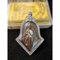 ราคา เหรียญท้าวเวสสุวรรณรุ่นรับขวัญศิษย์เนื้อนวะปี 2562 วัดจุฬามณีเลี่ยมกรอบเงินพร้อมใช้รับประกันแท้ (48764877223)