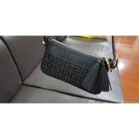 ราคา Givenchy Pochette bag (8854923615)