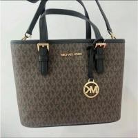 ราคา กระเป๋า Michael Kors mini tote ครอสบอดี้ สะพายข้าง สินค้ามือสองใช้เอง สภาพใหม่มากคะ (27656529502)