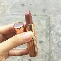 ราคา Charlotte Tilbury lipstick matte Revolution ( 3.5g ) สี very victoria (415077918)