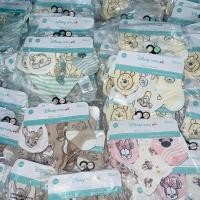 ราคา Disney baby เซต 3 ชิ้น มาแล้วจ้าน่ารักสุดๆ ผ้ากันเปื้อน + ถุงเท้า + ถุงมือ (26920499119)