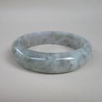 ราคา กำไลหยกพม่า Jadeite type A ขนาดวงใน 58.1mm กว้าง 15.7mm ทรงกลมท้องแบน สวมใส่ได้ทุกเพศ (29053586419)